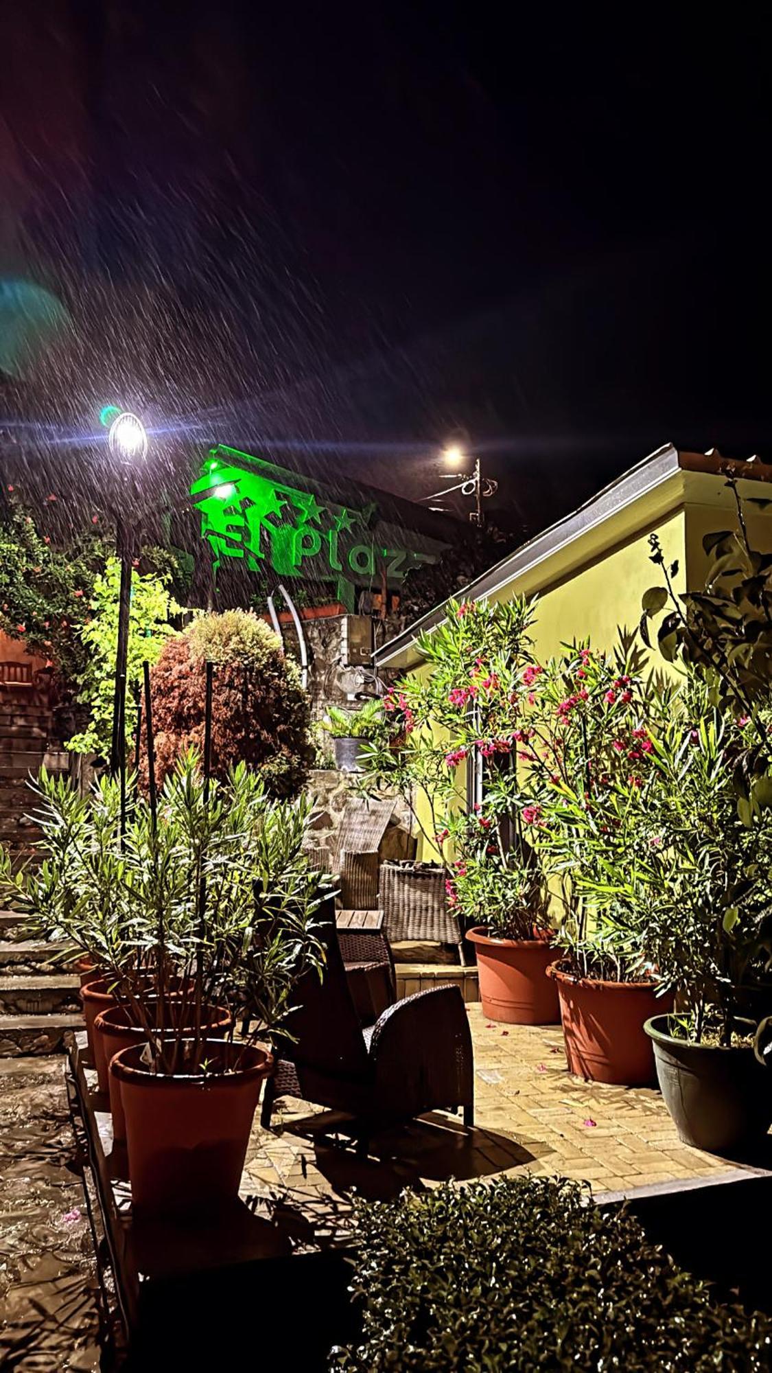 Pensiunea El Plazza Бэиле-Еркулане Экстерьер фото