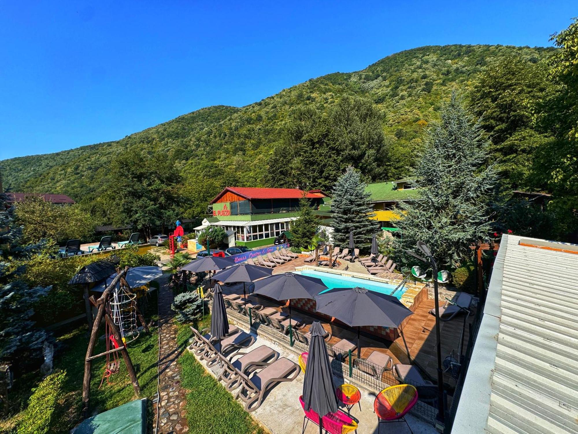 Pensiunea El Plazza Бэиле-Еркулане Экстерьер фото
