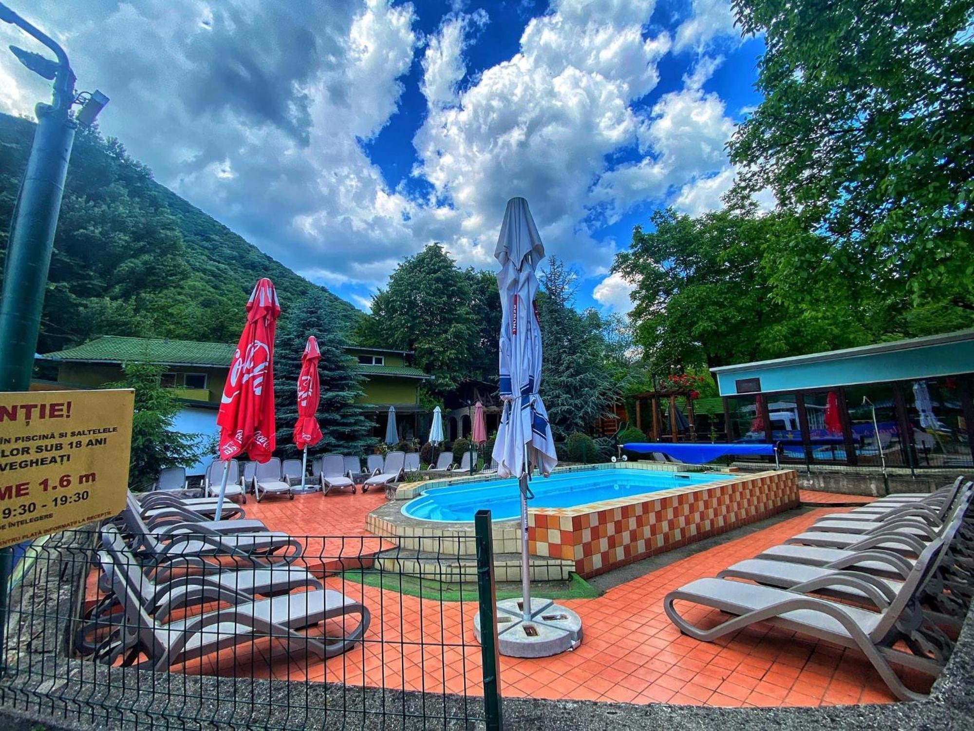Pensiunea El Plazza Бэиле-Еркулане Экстерьер фото